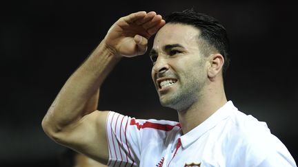 Adil Rami, défenseur du&nbsp;FC Séville, à Séville (Espagne), le 17 mars 2016. (CRISTINA QUICLER / AFP)