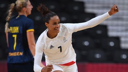 Comme leurs homologues masculins, les handballeuses françaises ont composté leur billet pour la finale des Jeux Olympiques grâce à leur victoire contre la Suède (29-27). Elles affronteront la Norvège ou les handballeuse du Comité olympique de Russie en finale.