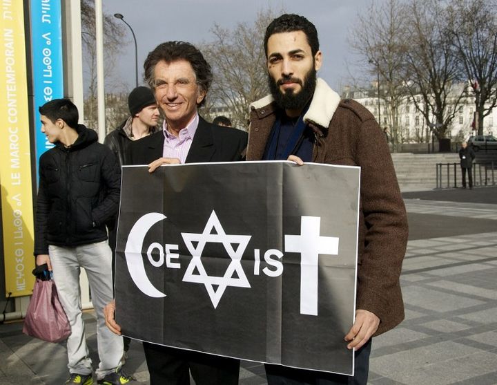 Combo et Jack Lang devant l'Institut du Monde Arabe dimanche 8 février 2015.
 (Denis Prezat / Citizenside / AFP)