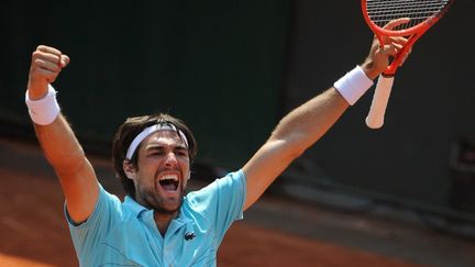 J&eacute;r&eacute;my Chardy a battu le Ta&iuml;wanais Yen-Hsun Lu en cinq sets 6-4, 6-1, 6-7, 3-6, 11-9, mardi 29 mai &agrave; Roland-Garros. (PASCAL GUYOT / AFP)