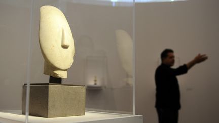  "Tête de figurine feminine provenant de Keros" Greece. Exposition "Formes Simples" au Centre Pompidou Metz
 (JEAN-CHRISTOPHE VERHAEGEN / AFP)