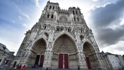 La cath&eacute;drale d'Amiens, dans la Somme, un d&eacute;partement o&ugrave;&nbsp;le Front national est arriv&eacute; largement en t&ecirc;te au premier tour des &eacute;lections du 22 mars 2015. (  MAXPPP)