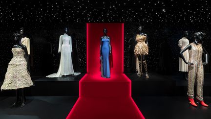 Les tenues portées par des stars de la cérémonie d'ouverture des Jeux olympiques exposées à la Galerie Dior, à Paris, jusqu'au 30 septembre 2024. (ALESSANDRO GAROFALO)