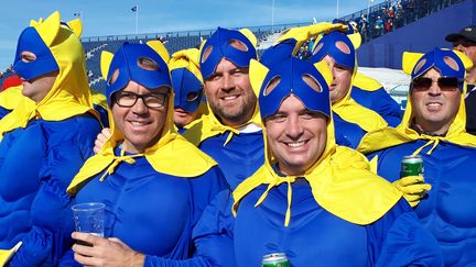 Les "bananamen" mettent l'ambiance dans les tribunes de la Ryder Cup. (GUILLAUME BATTIN / RADIOFRANCE)