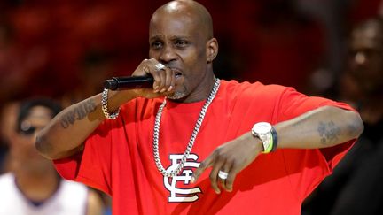 Le rappeur DMX se produit lors de la cinquième semaine de la ligue de basket BIG3 à Chicago, dans l'Illinois, le&nbsp;23 juillet 2017. (STREETER LECKA / GETTY IMAGES NORTH AMERICA / AFP)