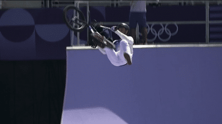 JO 2024 : Anthony Jeanjean décroche la médaille de bronze en BMX malgré une chute (Franceinfo)