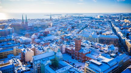 "C'était vraiment le saut vers la sécurité de la Finlande dans cette élection", souligne la journaliste finlandaise Helena Petäistö. Illustration : Helsinki, la capitale finlandaise. (MIEMO PENTTINEN - MIEMO.NET / MOMENT RF / GETTY IMAGES)