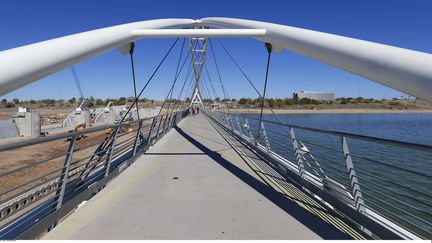 Un pont sur le lac de Tempe, en Arizona (Etats-Unis), le 11 février 2016.&nbsp; (MATT YORK/AP/SIPA / AP)