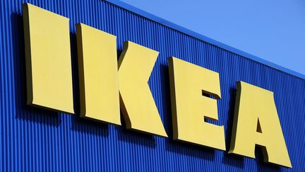 Un Ikea &agrave; Montpellier (H&eacute;rault), le 27 mars 2013. Le groupe&nbsp;a annonc&eacute; que ses serveurs informatiques avaient &eacute;t&eacute; surcharg&eacute;s par des candidatures en vue de l'ouverture d'un magasin dans la banlieue de Valence, en Espagne. (PASCAL GUYOT / AFP)