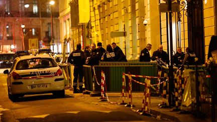 Des policiers interviennent au&nbsp;Ritz, rue Cambon à Paris, mercredi 10 janvier 2018, après un braquage.&nbsp; (MAXPPP)