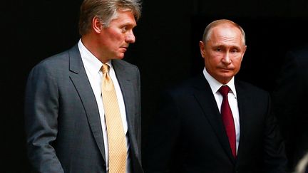 Le président russe, Vladimir Poutine, et le porte-parole de la présidence russe, Dmitri Peskov, à Moscou, en Russie, le 20 juin 2019. (SEFA KARACAN / ANADOLU AGENCY / AFP)