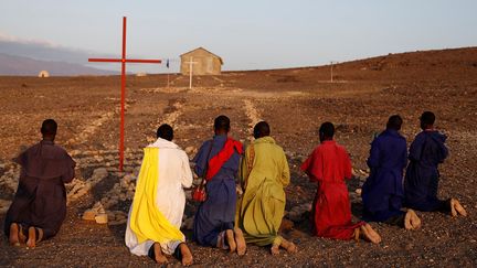 Des chrétiens Turkana prient à Loiyangalani, une petite ville proche du lac Turkana. (Goran Tomasevic / REUTERS)