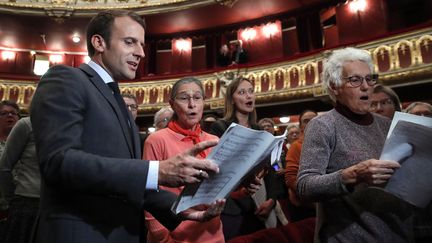 Le chef de l'Etat qui assistait aux répétitions a été invité à participer.