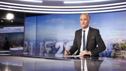 Gilles Bouleau, l'un des présentateurs du JT de TF1, le 21 juin 2017 dans les studios de la chaîne à Boulogne-Billancourt (Hauts-de-Seine). (BENJAMIN CREMEL / AFP)