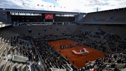 L'an dernier, lors d'une édition déjà reportée, 1000 spectateurs étaient autorisés à Roland-Garros.  (ANNE-CHRISTINE POUJOULAT / AFP)