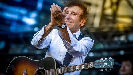 Le chanteur Alain Souchon sur scène à Nîmes (Gard) le 17 juillet 2021 (? AZRIA JEAN CLAUDE / MAXPPP)