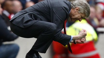 L'entra&icirc;neur d'Arsenal, Ars&egrave;ne Wenger, lors d'un match contre Liverpool, &agrave; Londres (Royaume-Uni), le 5 avril 2008. (KIERAN DOHERTY / REUTERS)