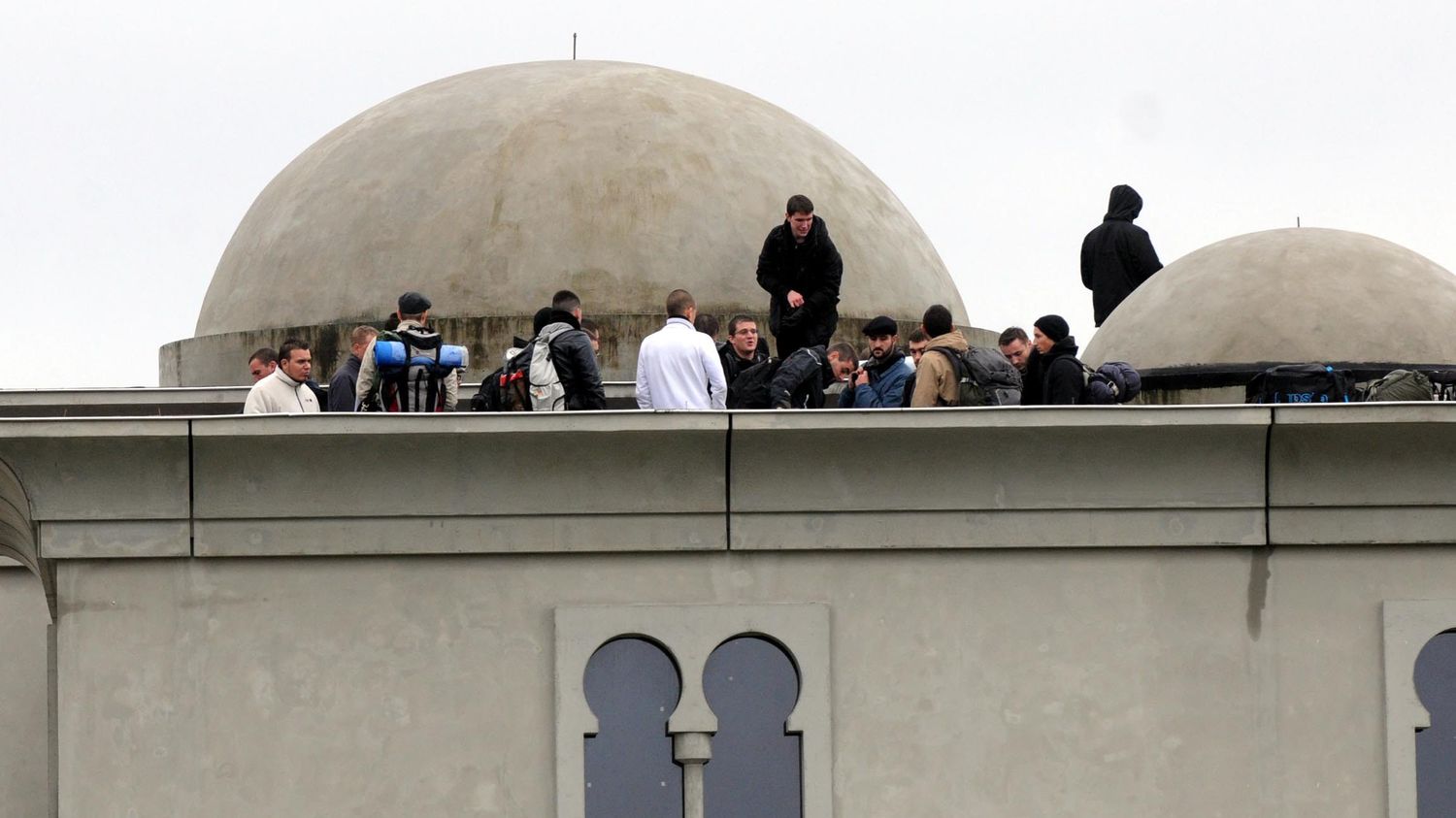 VIDEO. Ils ocupent une mosquée pour "le 1 600e de la bataille de Poitiers"