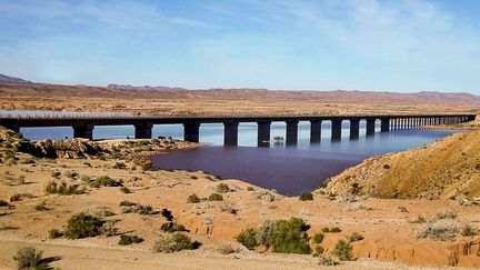 Le barrage de Brézina, principale réserve d'eau de la région algérienne d'El-Bayadh. (Habib Kaki/Wiki commons)