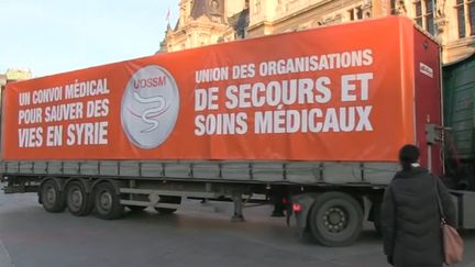 Capture d'écran d'une vidéo Facebook de l'UOSSM au&nbsp;départ d'un convoi humanitaire pour la Syrie, le 15 décembre 2016 à Paris (UOSSM)