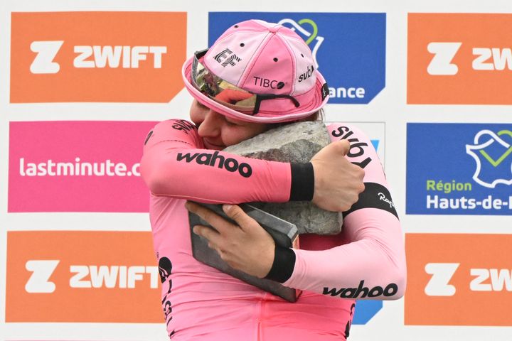 Canadian Allison Jackson embraces the Paris-Roubaix Cup, Saturday, April 8, 2023 (FRANCOIS LO PRESTI / AFP)