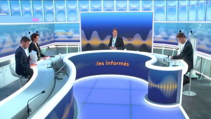 Tous les jours, les informés débattent de l'actualité autour de&nbsp;Marc Fauvelle et Renaud Dély. (FRANCEINFO / RADIOFRANCE)