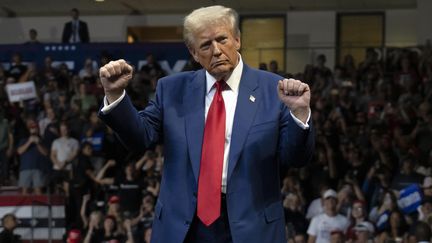 Le candidat républicain à l'élection présidentielle américaine, Donald Trump, lors d'un meeting à Prescott Valley, en Arizona, le 13 octobre 2024. (REBECCA NOBLE / GETTY IMAGES NORTH AMERICA)