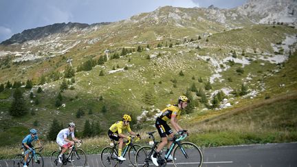 Roglic, Pogacar et Lopez sur le podium de l'étape et du général. (ANNE-CHRISTINE POUJOULAT / AFP)