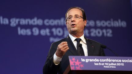 Fran&ccedil;ois Hollande lors de la premi&egrave;re conf&eacute;rence sociale, le 9 juillet 2012, &agrave; Paris. (KENZO TRIBOUILLARD / AFP)