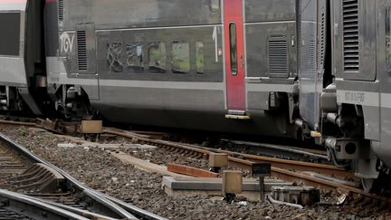 Déraillement d'un TGV à faible vitesse à l'entrée de la gare Saint-Charles à Marseille le 24 août 2018. (VAL?RIE VREL / MAXPPP)