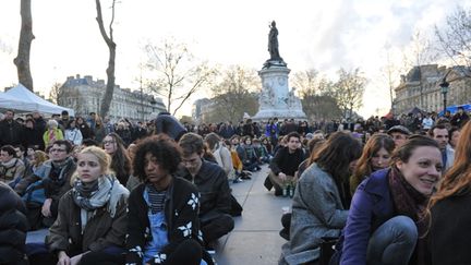 &nbsp; (Des militants de Nuit Debout place de la République. © Nathanaël Charbonnier / France Info)