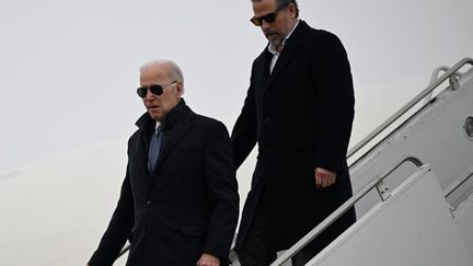 Joe Biden and his son Hunter on February 4, 2023 in Syracuse, New York.  (ANDREW CABALLERO-REYNOLDS / AFP)