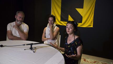 Les acteurs de "Game of Thrones" Liam Cunningham,&nbsp;Lena&nbsp;Headey et&nbsp;Maisie Williams, le 1er juillet&nbsp;2016, à Athènes (Grèce). (PETROS GIANNAKOURIS / AP / SIPA)