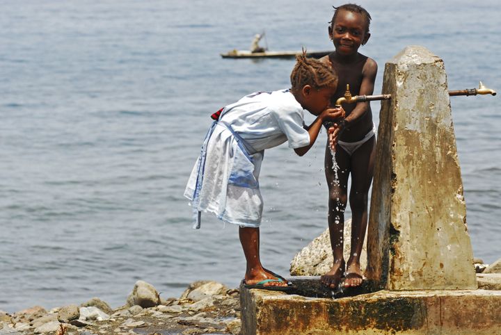 Enfants de l'île de São Tomé. 2000 enfants juifs furent déportés en 1484 par le roi du Portugal pour peupler ce nouveau comptoir africain appartenant à la couronne portugaise. (ASAEL ANTHONY / HEMIS.FR)