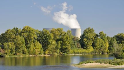 La centrale nucléaire de Saint-Laurent-Nouan (Loir-et-Cher) au bord de la Loire, le 26 septembre 2018. (SOBERKA RICHARD / HEMIS.FR / AFP)