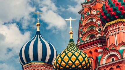 Gros plan sur les coupoles de la Basilique Saint Basile de Moscou.&nbsp; (GETTY IMAGES)