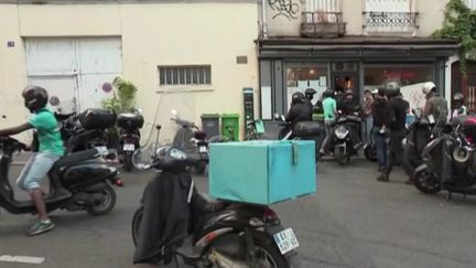 Deliveroo devra régler la somme de 9,7 millions d’euros à l'Urssaf. La plateforme de livraison de repas a été condamnée pour travail dissimulé. (FRANCEINFO)