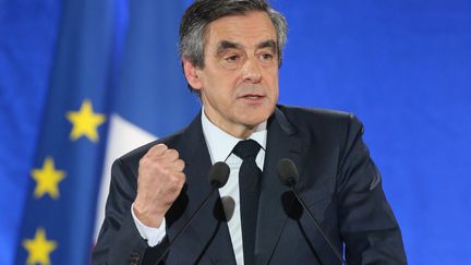 Fillon en meeting à Charleville-Mézières : "Je suis sous le feu continu d'attaques d'une violence inouïe"