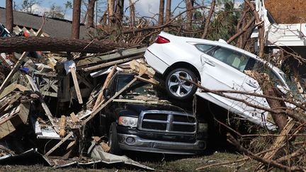 Des voitures renversées après le passage de l'ouragan Michael à Mexico Beach, le 11 octobre 2018. (AFP)