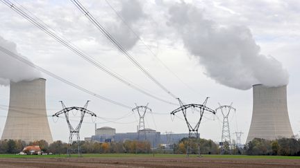 La centrale nucl&eacute;aire de&nbsp;Golfech (Tarn-et-Garonne), le 21 novembre 2009. (JEAN-PIERRE MULLER / AFP)