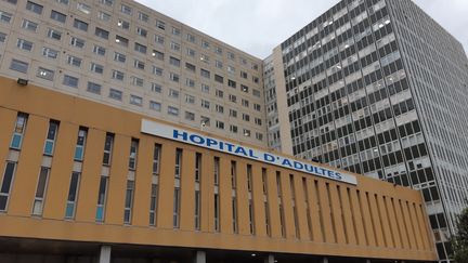 À l'hôpital de la Timone, le principal immeuble est vieux de 45 ans. À Marseille, le 7 novembre 2019. (SOLENNE LE HEN / RADIO FRANCE)