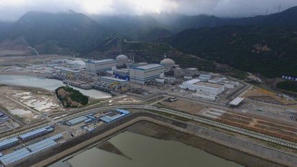 Vue aérienne du site nucléaire de Taishan (sud-est de la Chine), construits par EDF et Areva. Ses deux réacteurs EPR seront les premiers du genre a être mis en service dans le monde. Pourtant, les deux cuves en béton conçues par Areva sont les mêmes que celles, défectueuses, de Flamanville. La Chine, elle, n'a trouvé aucune anomalie à Taishan. (EYEPRESS NEWS / EYEPRESS / AFP)