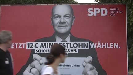 Eurozapping : augmentation du salaire minimum en Allemagne, scandale en Angleterre et des maisons moches à l'honneur en Belgique