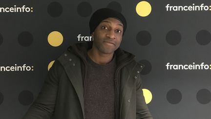 Le chanteur, humoriste, animateur de télévision, Kamini. (MARIAM EL KURDI/RADIO FRANCE)