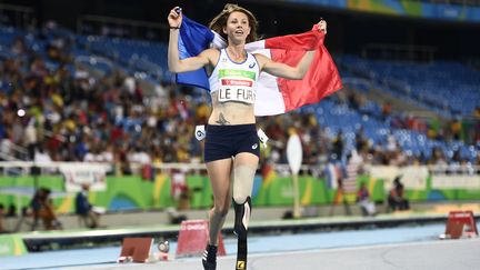 Marie-Amélie Le Fur lors de sa victoire sur le 400 mètres à Rio le 12 septembre 2016 (CHRISTOPHE SIMON / AFP)