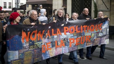 "Non à la politique de la peur", manifestation à Paris contre la loi LOPPSI 2 le 15 janvier 2011 (AFP/BERTRAND LANGLOIS)