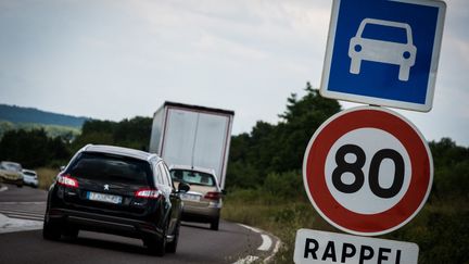 Panneaux de limitation de vitesse à&nbsp;Echenoz-le-Sec, en Haute-Saône. (JEAN-FRANÇOIS FERNANDEZ / FRANCE-BLEU BESANÇON)