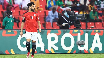 Mohamed Salah, lors du match entre l'Egypte&nbsp;et le Nigeria à la Coupe d'Afrique des nations, le 11 janvier 2022. (DANIEL BELOUMOU OLOMO / AFP)