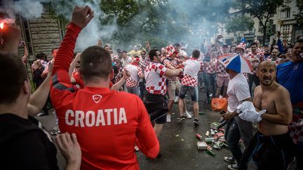 Des supporters croates avant le match du groupe D contre la Turquie, dimanche 12 juin 2016, aux abords du parc des Princes à Paris. (MAXPPP.)