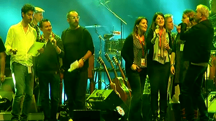 Bernard Lavilliers et ses choristes en répétition aux Nuits de Champagne
 (France3/culturebox)